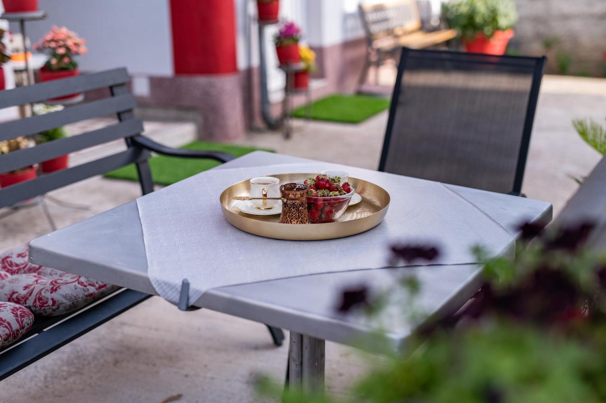 Apartmani Kaan Podgorica Eksteriør bilde